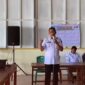 Camat Lubuk Begalung Nofiandi Amir menyampaikan sambutan saat Sosialisasi Bahaya Penyalahgunaan Narkoba di Gabuo Beach, Rabu (13/11/2024). (Foto: Ist)