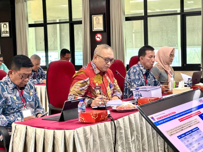 Penjabat (Pj) Wali Kota Padang Andree Algamar menyelesaikan evaluasi triwulan II dari Kemendagri, Kamis (21/11/2024). 