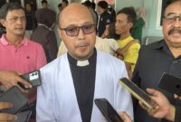 Ketua Majelis Jemaat GPIB Padang, Pdt Salmon Leatemia. (Foto: Jeka Kampai/detikSumut)
