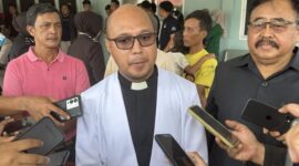 Ketua Majelis Jemaat GPIB Padang, Pdt Salmon Leatemia. (Foto: Jeka Kampai/detikSumut)