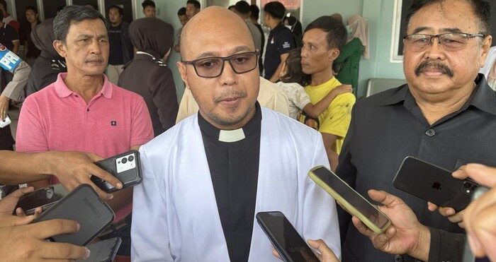 Ketua Majelis Jemaat GPIB Padang, Pdt Salmon Leatemia. (Foto: Jeka Kampai/detikSumut)