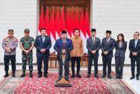 Presiden Prabowo Subianto menyampaikan keterangannya kepada awak media di Pangkalan TNI AU Halim Perdanakusuma, Jakarta, Jumat (8/11/2024). (Foto: BPMI Setpres/Rusman)
