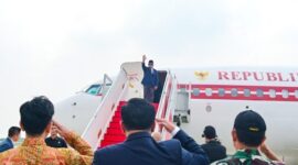 Presiden Prabowo Subianto bertolak ke sejumlah negara untuk melakukan kunjungan luar negeri perdananya dari Pangkalan TNI AU Halim Perdanakusuma, Jakarta, Jumat (8/11/2024). (Foto: BPMI Setpres/Rusman)