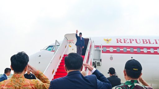 Presiden Prabowo Subianto bertolak ke sejumlah negara untuk melakukan kunjungan luar negeri perdananya dari Pangkalan TNI AU Halim Perdanakusuma, Jakarta, Jumat (8/11/2024). (Foto: BPMI Setpres/Rusman)