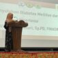 dr. Wisda Widiastusi, Sp.PD memberikan penyuluhan kesehatan tentang diabetes melitus di Aula Kantor Bupati Padang Pariaman. (Foto: Ist)