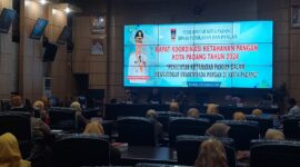 Rakor Ketahanan Pangan Kota Padang 2024 di Ruang Abu Bakar Jaar, Senin (2/12/2024). (Foto: Diskominfo Padang)