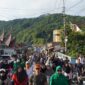 Warga Kota Padang Panjang dan sekitarnya tumpah ruah mengikuti Jalan Sehat dan Senam Bersama, Minggu (8/12/2024). (Foto: Diskominfo Padang Panjang)