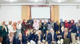 Camat Lubeg Nofiandi Amir menutup kegiatan praktik lapangan kebidanan komunitas mahasiswa Fakultas Kedokteran Unand, Sabtu (14/12/2024). (Foto: Ist)