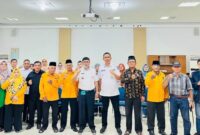 Camat Lubeg Nofiandi Amir, Kabid Ideologi dan Wawasan Kebangsaan Badan Kesbangpol Padang Elfian Putra Ifadi, Ketua FPK Padang Suardi Z Dt. Garang, para perwakilan etnis dan lintas agama Kecamatan Lubeg foto bersama saat pembentukan FPK Kecamatan Lubeg, Rabu (11/12/2024). (Foto: Ist)