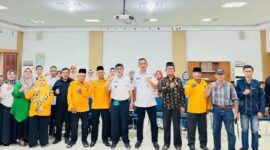Camat Lubeg Nofiandi Amir, Kabid Ideologi dan Wawasan Kebangsaan Badan Kesbangpol Padang Elfian Putra Ifadi, Ketua FPK Padang Suardi Z Dt. Garang, para perwakilan etnis dan lintas agama Kecamatan Lubeg foto bersama saat pembentukan FPK Kecamatan Lubeg, Rabu (11/12/2024). (Foto: Ist)