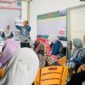 Camat Lubeg, Nofiandi Amir memantau proses pemilihan Ketua LPM di Lubuk Begalung Nan XX, Minggu (29/12/2024). (Foto: Ist)
