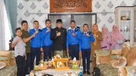 Pj Wali Kota Padang Andree Algamar bersama para siswa SMA Nusantara. (Foto: Prokopim Padang)
