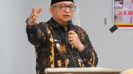 Pj Wali Kota Padang Andree Algamar meminta seluruh non-ASN yang akan mengikuti ujian untuk dapat serius menghadapi ujian. (Foto: Prokopim Padang)