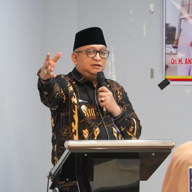 Pj Wali Kota Padang Andree Algamar meminta seluruh non-ASN yang akan mengikuti ujian untuk dapat serius menghadapi ujian. (Foto: Prokopim Padang)