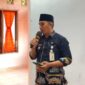 Camat Lubeg Nofiandi Amir memberikan pelatihan public speaking di Yayasan Amal Salih Kelurahan Banuaran Nan XX, Jumat (12/12/2024). (Foto: Ist)