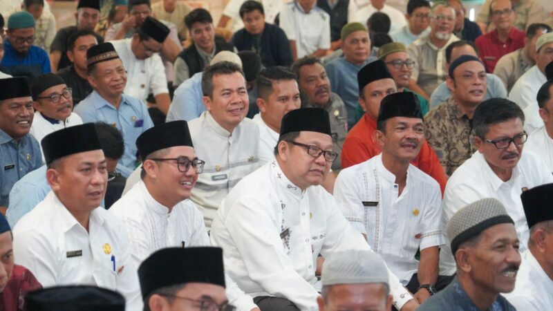 ASN Pemko Padang mengikuti tabligh akbar di Masjid Nurul Iman Padang, Jumat (13/12/2024). (Foto: Prokopim Padang)