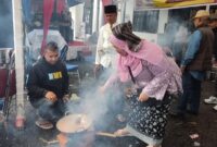 Suasana lomba memasak cangkuak yang digelar Kelurahan Tanah Pak Lambik. (Foto: Diskominfo Padang Panjang)