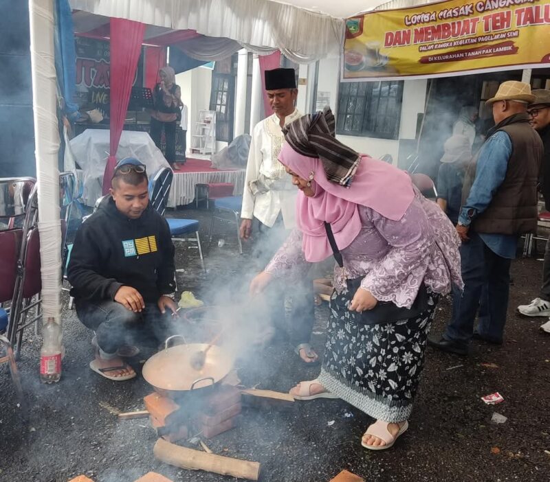 Suasana lomba memasak cangkuak yang digelar Kelurahan Tanah Pak Lambik. (Foto: Diskominfo Padang Panjang)