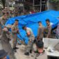 Tim gabungan melakukan penertiban lapak yang berdiri di atas fasilitas umum di sepanjang Jalan Adinegoro, Rabu (4/12/2024). (Foto: Satpol PP Padang)