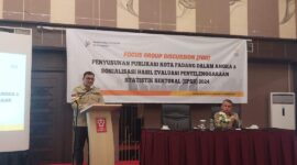 Kepala Diskominfo Padang Bobby Firman menjadi keynote speaker di FGD Padang Dalam Angka. (Foto: Diskominfo Padang)