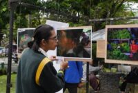 Mahasiswa ISI Padang Panjang menggelar pameran di Pasar Seni, Sabtu (7/12/2024). (Foto: Diskominfo Padang Panjang)