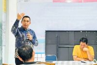 Camat Lubeg Andi Amir mensosialisasikan Perwako No. 16 tentang LKK di Aula Kantor Lurah Lubeg Nan XX, Sabtu (7/12/2024). (Foto: Ist)