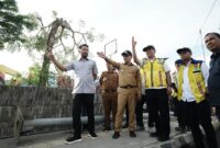 Bupati Solsel Khairunas mendampingi Anggota DPR RI Komisi V, Zigo Rolanda dalam reses perorangan masa sidang pertama tahun 2024/2025, Selasa (17/12/2024). (Foto: Pemkab Solsel)