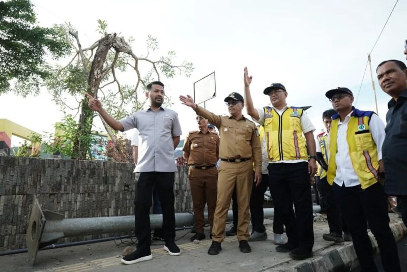 Bupati Solsel Khairunas mendampingi Anggota DPR RI Komisi V, Zigo Rolanda dalam reses perorangan masa sidang pertama tahun 2024/2025, Selasa (17/12/2024). (Foto: Pemkab Solsel)