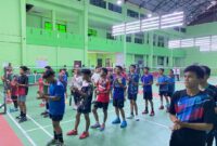 Pembukaan Open Tournament Badminton Tingkat SD, SLTP dan SLTA se-Padang Panjang, Batipuh, X Koto (Pabasko) di GOR Bancalaweh, Minggu (22/12/2024). (Foto: Diskominfo Padang Panjang)