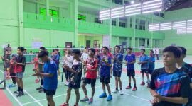 Pembukaan Open Tournament Badminton Tingkat SD, SLTP dan SLTA se-Padang Panjang, Batipuh, X Koto (Pabasko) di GOR Bancalaweh, Minggu (22/12/2024). (Foto: Diskominfo Padang Panjang)