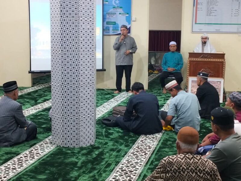Syeikh Sief Addeen Al Shodiq melaksanakan Safari Dakwah di Masjid Nurul Furqan, Rabu (25/12/2024) malam. (Foto: Diskominfo Padang Panjang)
