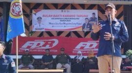 Camat Lubuk Begalung, Nofiandi Amir menyampaikan sambutan saat apel gabungan BBKT Kecamatan Lubuk Begalung, Sabtu (28/12/2024). (Foto: Ist)