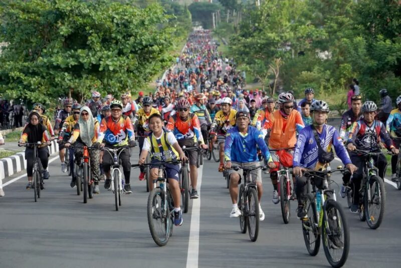 Ribuan peserta mengikuti Gowes Chapter III di Solsel, Sabtu (28/12/2024). (Foto: Humas Pemkab Solsel)