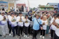 Penyerahan hadiah utama satu unit mobil Avanza kepada peserta yang beruntung. (Foto: Humas Pemkab Solsel)