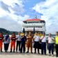 Pj Bupati Kepulauan Mentawai, Fernando Jongguran Simanjuntak meninjau Dermaga Tuapejat jelang tahun baru. (Foto: Pemkab Kepulauan Mentawai)