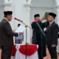 Wakil Wali Kota Bukittinggi, Marfendi mengambil sumpah jabatan Al Amin sebagai Pj Sekda. (Foto: Antara/Al Fatah)
