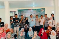 Camat Lubuk Begalung Nofiandi Amir, Lurah Pampangan Nan XX Afrizal Herman, perwakilan PT. Semen Padang Nurwan Nasrul menghadiri pembukaan pelatihan Membatik, Jumat (13/12/2024). (Foto: Ist)