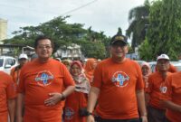 Pj Wali Kota Padang, Andree Algamar mengikuti jalan santai, Minggu pagi, (15/12/2024). (Foto: Prokopim Padang)