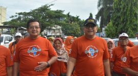 Pj Wali Kota Padang, Andree Algamar mengikuti jalan santai, Minggu pagi, (15/12/2024). (Foto: Prokopim Padang)