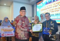 Penjabat (Pj) Wali Kota Padang Andree Algamar menutup Porsema I MKKS SMPN Padang di Gedung Bagindo Aziz Chan Youth Center, Senin (16/12/2024). (Foto: Prokopim Padang)