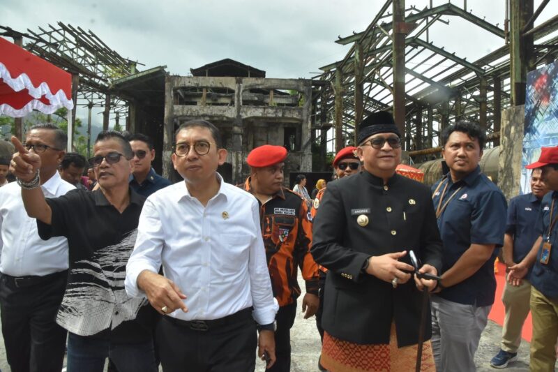 Menteri Kebudayaan RI Fadli Zon bersama Pj Wali Kota Padang Andree Algamar dan rombongan mengunjungi Pabrik Seni Indarung 1 di Semen Padang, Kamis (19/12/2024). (Foto: Prokopim Padang)