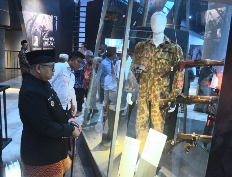 Pj Wali Kota Padang Andree Algamar menghadiri peresmian Museum PDRI di Nagari Koto Tinggi, Kecamatan Gunuang Omeh, Kabupaten Limapuluh Kota, Kamis (19/12/2024). (Foto: Prokopim Padang)