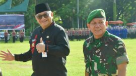 Pj Wali Kota Padang Andree Algamar menghadiri Apel Gelar Pasukan Operasi Lilin 2024, di Lapangan Imam Bonjol, Jumat (20/12/2024). (Foto: Prokopim Padang)