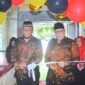 Pj Wali Kota Padang Andree Algamar bersama anggota DPRD Padang Edmons meresmikan GSG Ranah Cubadak Indarung, Sabtu (21/12/2024).(Foto: Prokopim Padang)