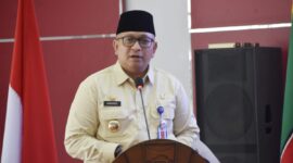 Pj Wali Kota Padang Andree Algamar 
memberi arahan saat Rakorwasda 2024. (Foto:  Prokopim Padang)