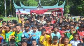 Pj Wali Kota Padang Andree Algamar membuka Festival Sepakbola U-12 Askot PSSI Kota Padang Tahun 2024, di Lapangan Imam Bonjol, Kamis (26/12/2024). (Foto: Prokopim Padang)