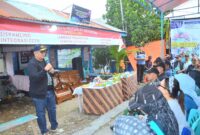 Pj Wako Padang Andree Algamar saat meninjau Padang Bagoro di Bank Sampah Berlin (Bersih Lingkungan) Kecamatan Lubeg, Minggu (29/12/2024). (Foto: Prokopim Padang)