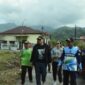 Pj Wali Kota Padang Andree Algamar mengunjungi kawasan Padang Bagoro di Kecamatan Koto Tangah, Minggu (29/12/2024). (Foto: Prokopim Padang)