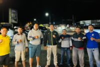 Tim gabungan Kelurahan Lubeg Nan XX dan Kelurahan Tanjung Saba Pitameh Nan XX menggelar patroli gabungan di simpang lampu merah Lubeg pada Sabtu (30/11/2024) malam. (Foto: Ist)