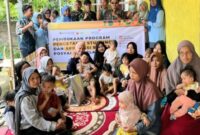 PT United Tractors Tbk mendukung upaya pencegahan stunting melalui program Genting di Kelurahan Parak Laweh Pulau Aia, Kecamatan Lubeg. (Foto: Ist)
